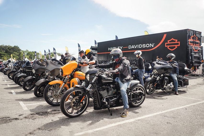 The gathering of 902 Harley-Davidson motorcycles has made record books in Malaysia