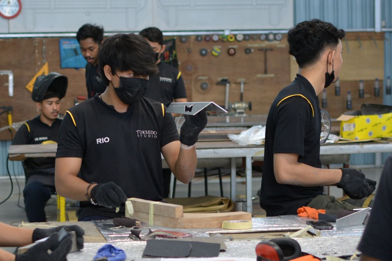 Tuksedo Studio Bali Trofi MotoGP