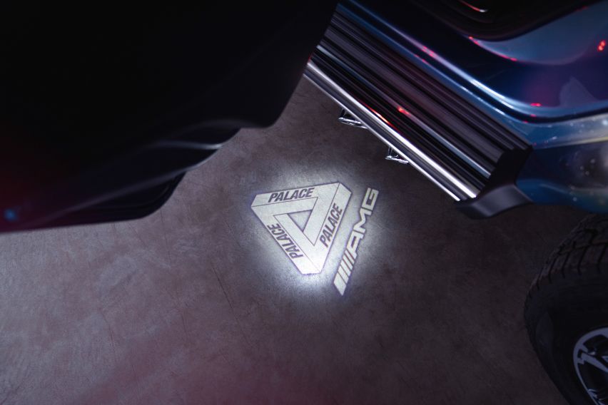 MB-AMG-PALACE-COURTESY-LIGHT