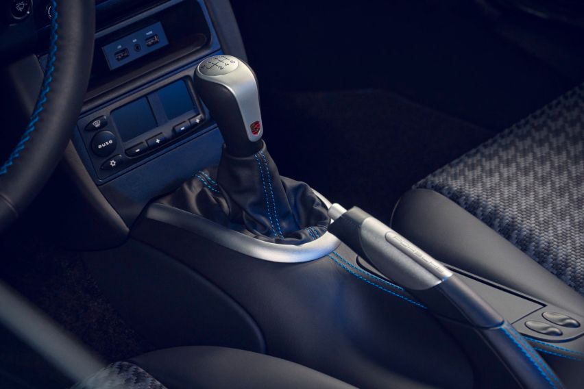 911-Classic-Club-Coupe-Manual-Shifter