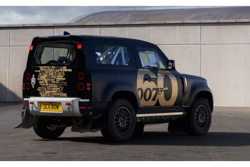 James Bond Land Rover Defender 90