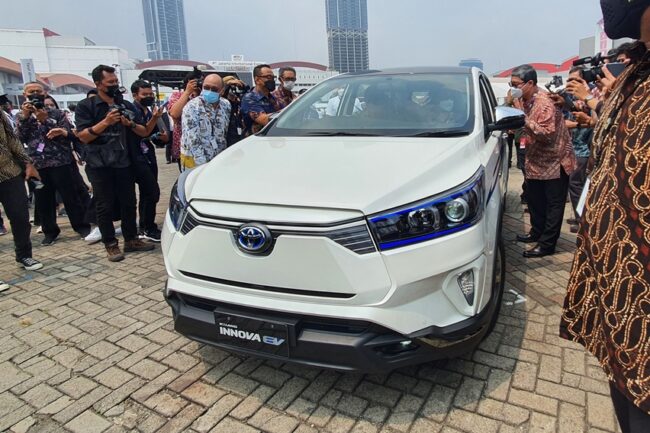 2022/03/IIMS-Hybrid-2022-Toyota-Kijang-Innova-EV-1.jpg