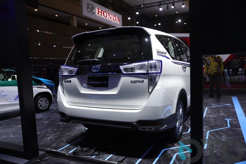 Toyota Kijang Innova EV Concept