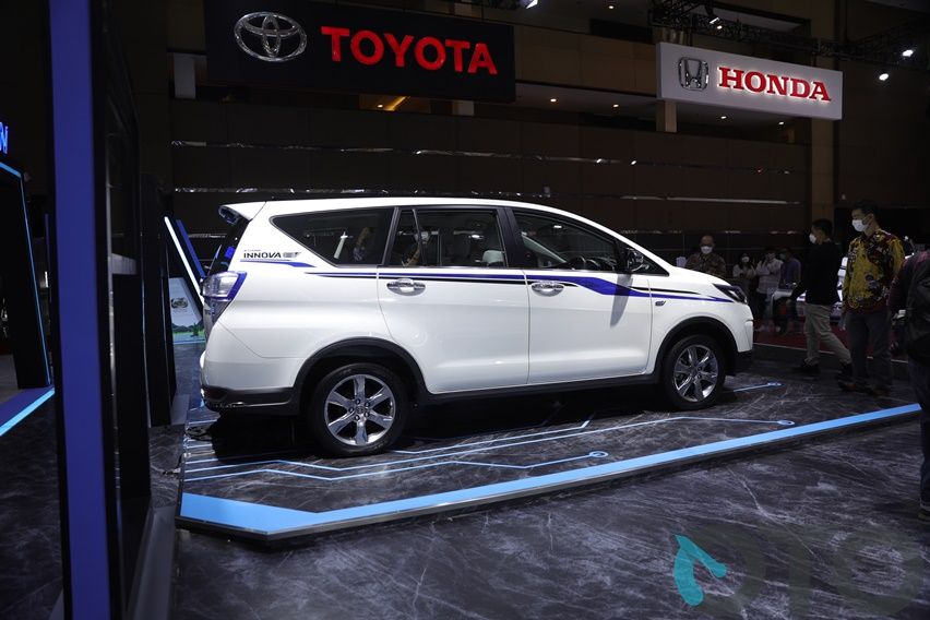Toyota Kijang Innova EV Concept