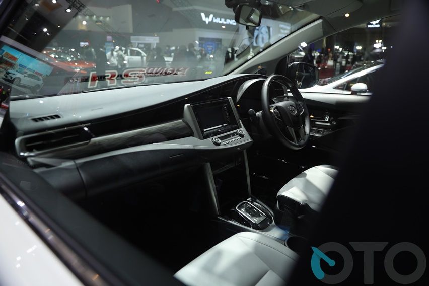 Toyota Kijang Innova EV Concept