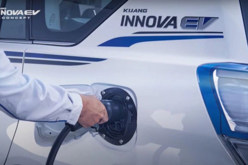 Toyota Innova EV Concept