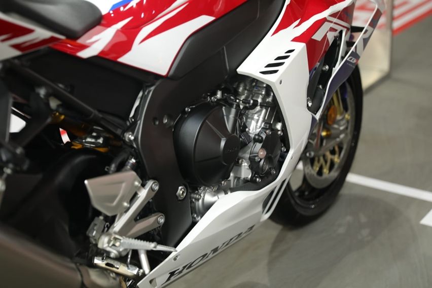 Honda-CBR1000RR-R-SP-Fireblade-30th-Anniversary