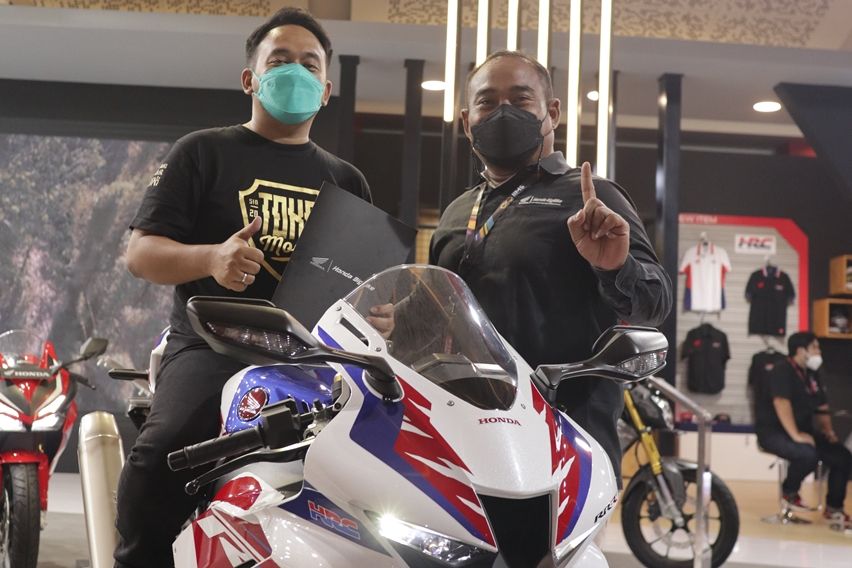 Honda-CBR1000RR-R-SP-Fireblade-30th-Anniversary