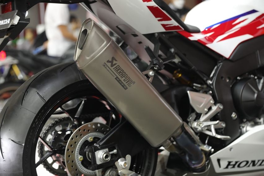 Honda-CBR1000RR-R-SP-Fireblade-30th-Anniversary