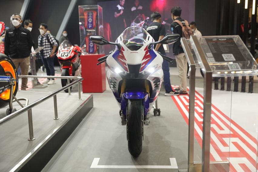 Honda-CBR1000RR-R-SP-Fireblade-30th-Anniversary