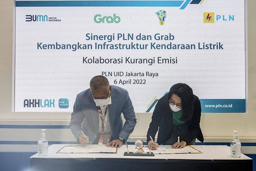 Percepat Era Kendaraan Listrik, PLN dan Grab Berkolaborasi Bangun Stasiun Tukar Baterai di Jakarta