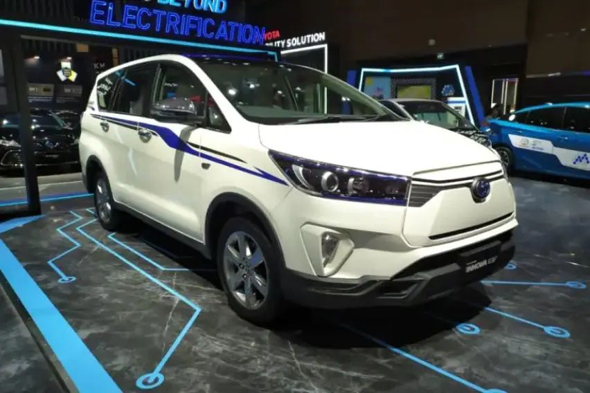Toyota Innova EV concept 