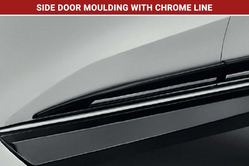 Side door moulding with chrome line