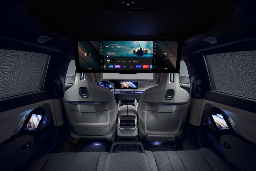 A monster 31.3-inch 8K touchscreen is among the new BMW 7's toys