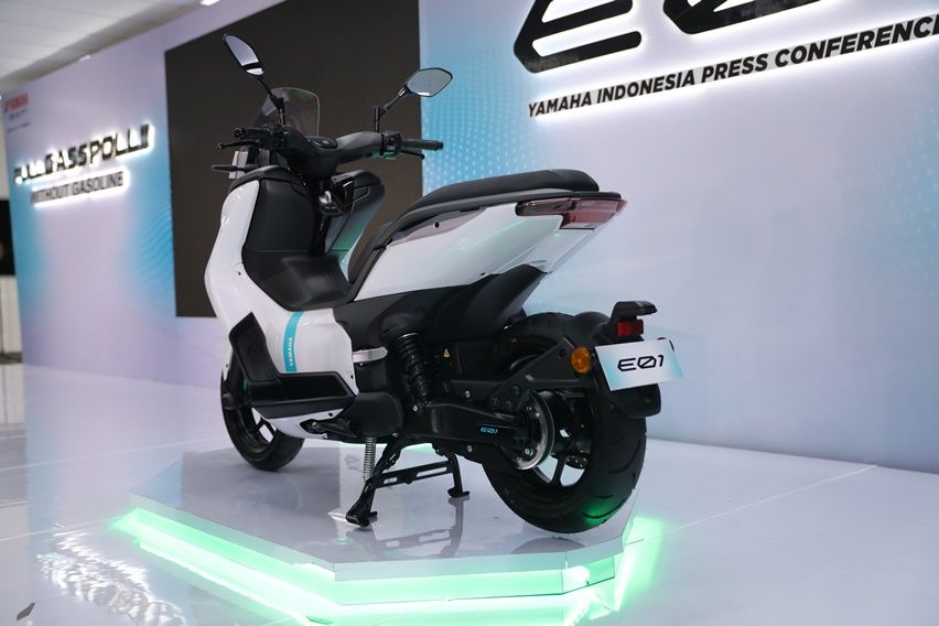 Yamaha E01