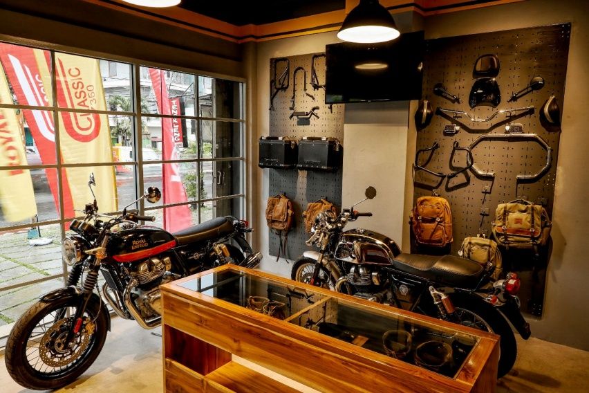 Royal Enfield Resmikan Gerai Baru di Tiga Kota Besar