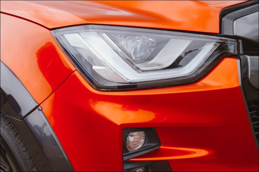 Isuzu D-Max X-Terrain headlight