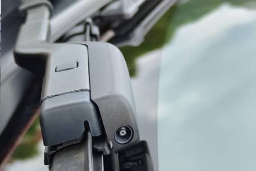 Isuzu D-Max X-Terrain auto wiper