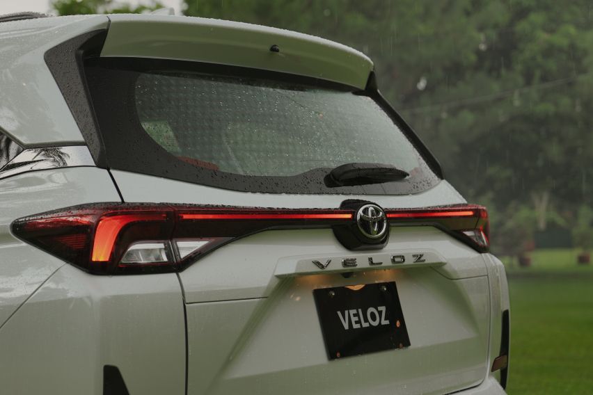 2022-Toyota-Veloz-on-the-Road-Rear-Taillight-1