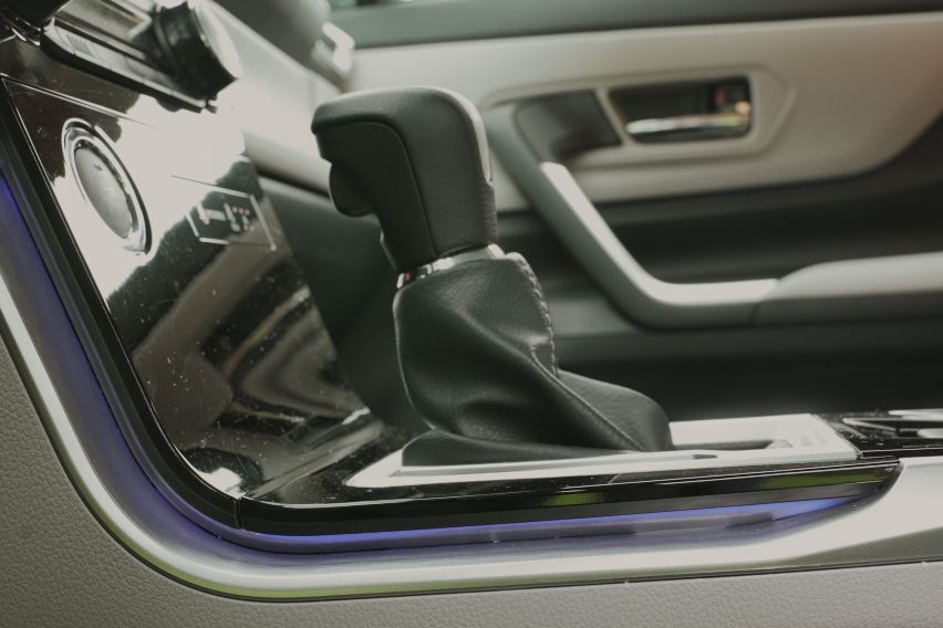 2022-Toyota-Veloz-CVT-Shifter-1