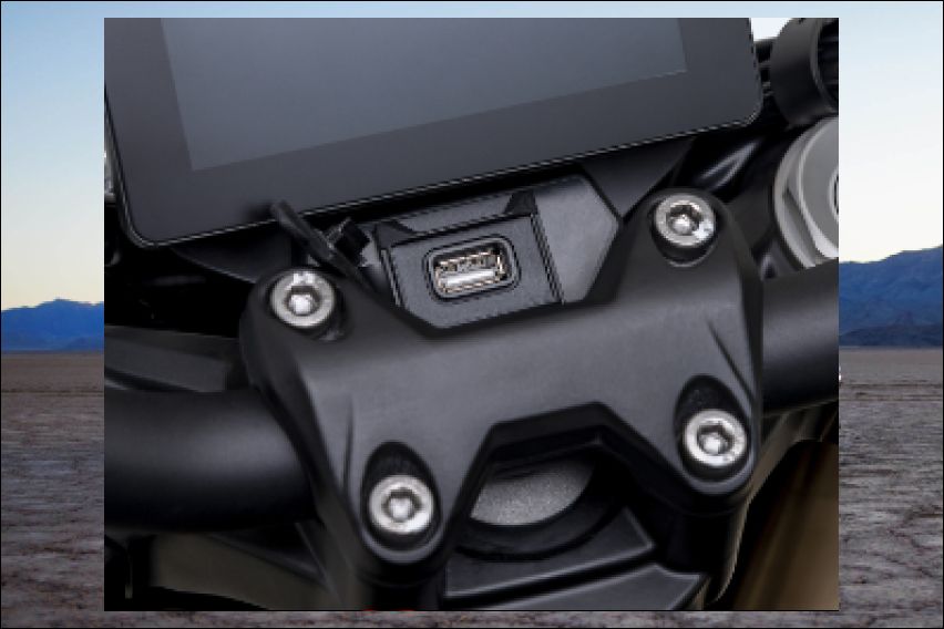 2022 QJMotor SRK 600 USB port