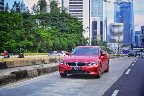 Berlebaran Bersama BMW 320i Dynamic di Jakarta
