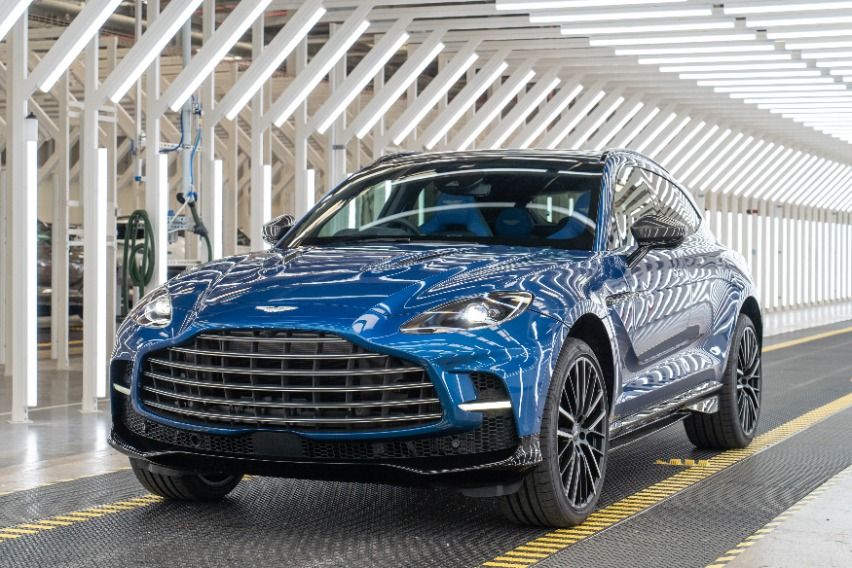 Aston Martin DBX707