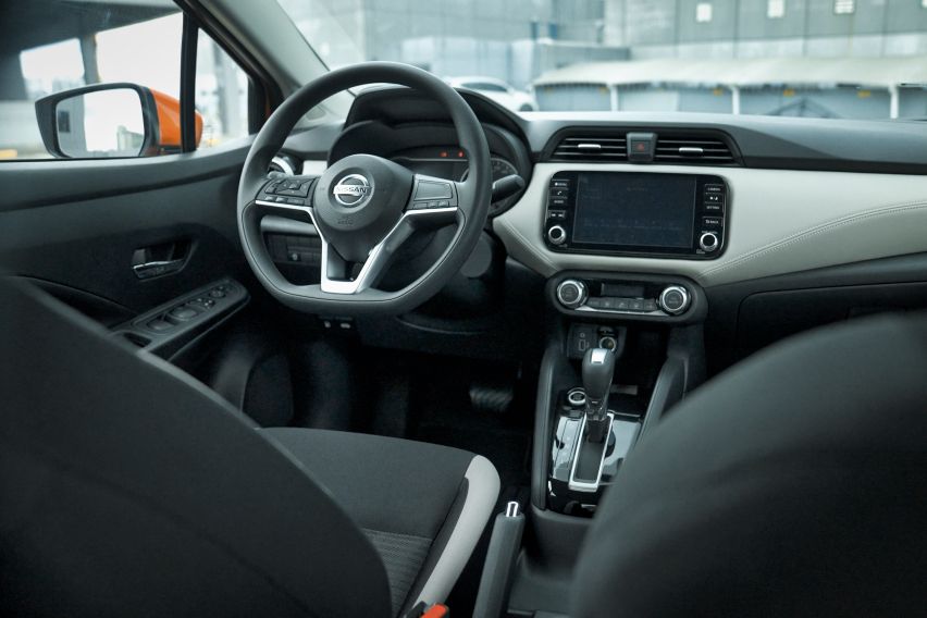 Nissan-Almera-Turbo-Front-interior