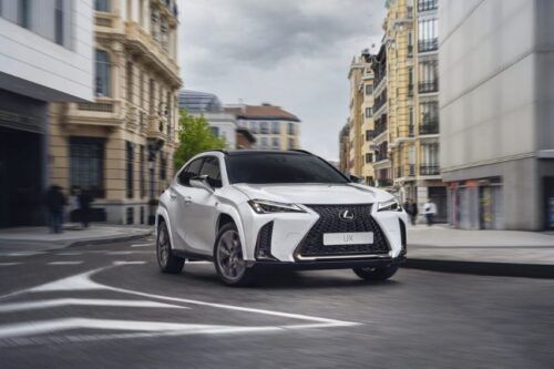 The smallest Lexus crossover gets its hybrid game on in the US