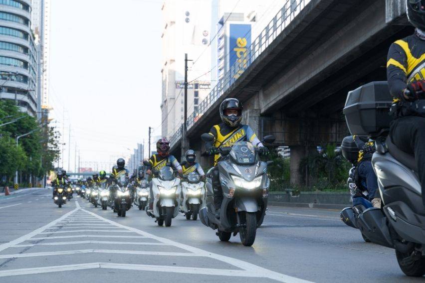 Suzuki Burgman Street riders hold clean-up ride in Pasig