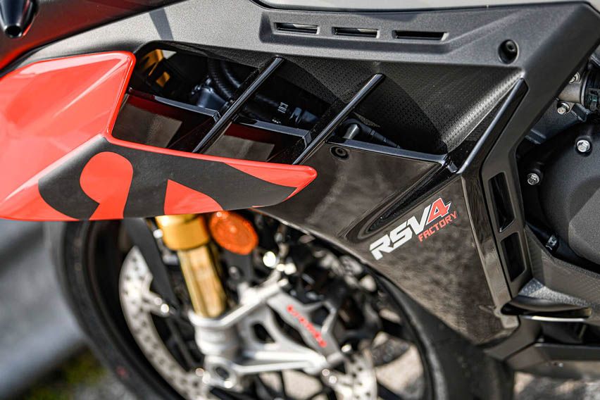 2022 Aprilia RSV4 1100 Factory specs