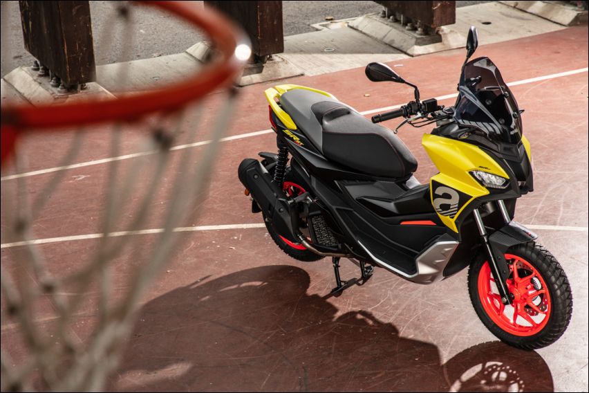 2022 Aprilia SR GT scooter price
