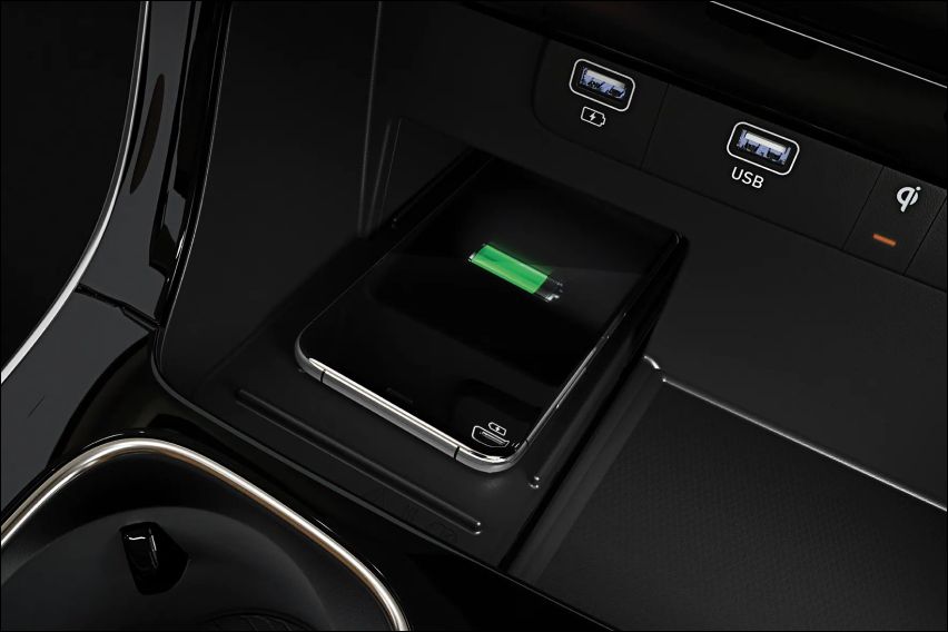 2022 Kia Carnival wireless charger