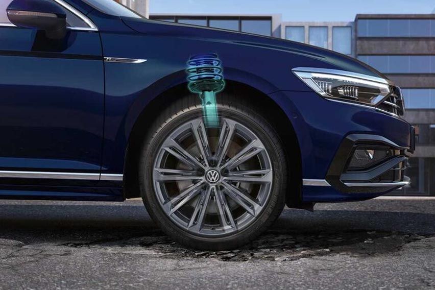 Passat Elegance vs. Passat R-Line: Performance/drive enhancers