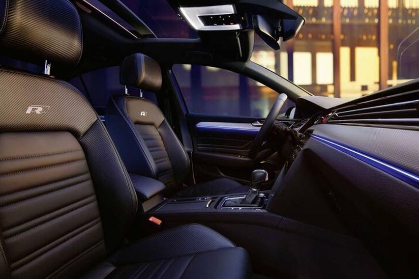 Passat Elegance vs. Passat R-Line: CABIN