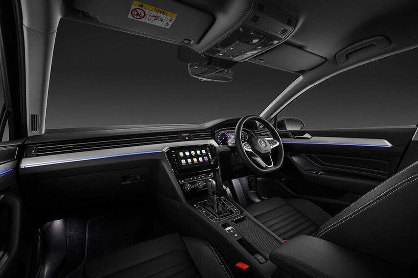 Passat Elegance vs. Passat R-Line: Cabin