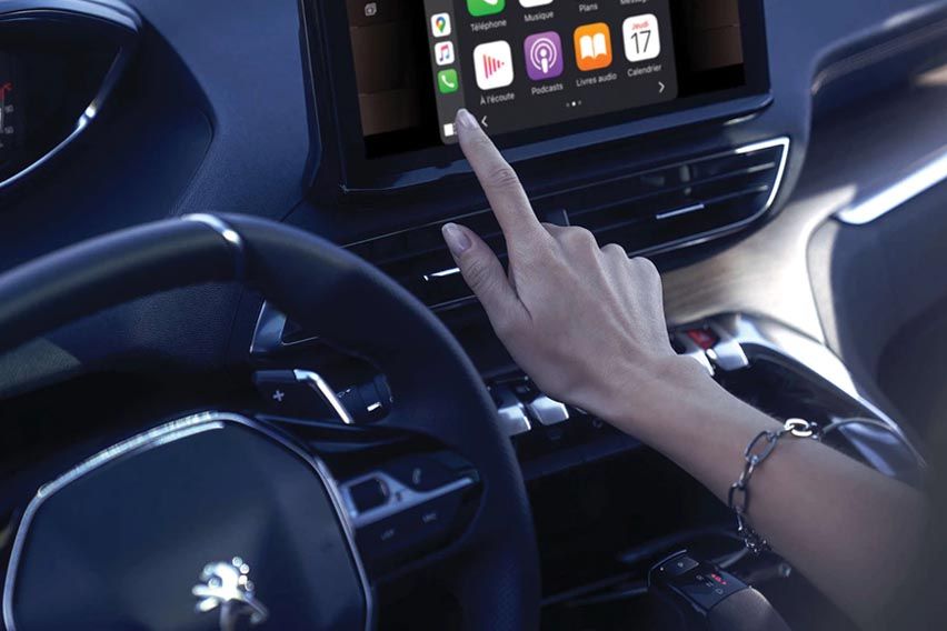 Peugeot 3008 SUV connectivity