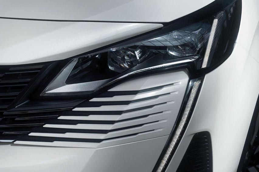 Peugeot 3008 SUV headlight