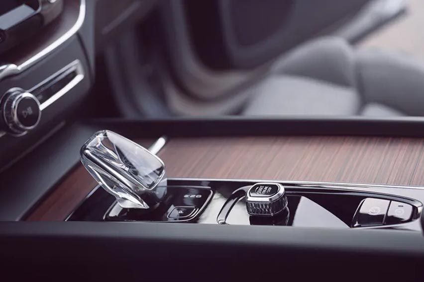 2022 Volvo XC60 Recharge T8 engine