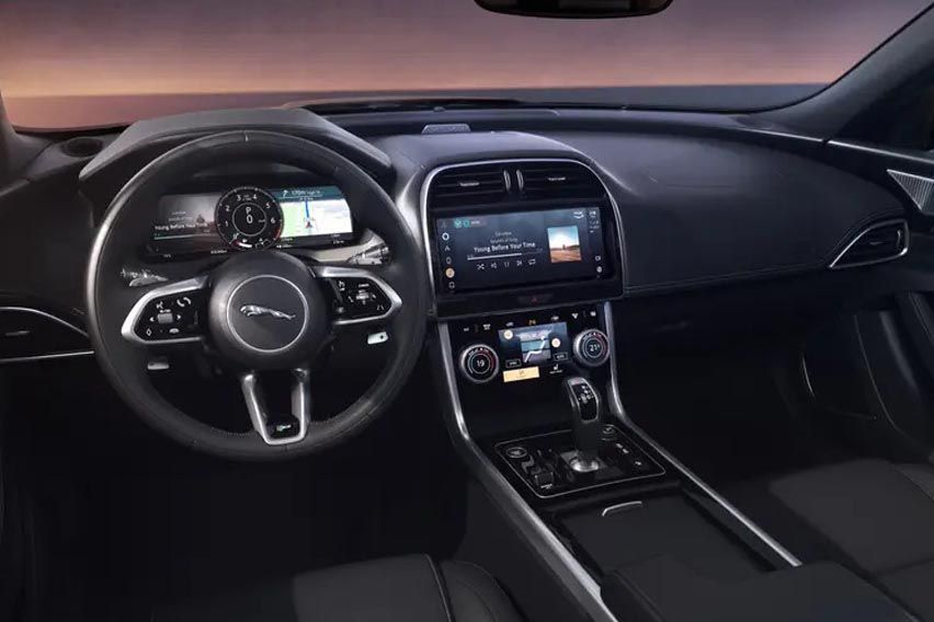 Jaguar XE & XF 300 Sport Edition cabin