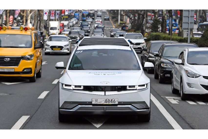 Hyundai rolls out RoboRide ride-hailing service using autonomous Ioniq 5 cars in Seoul