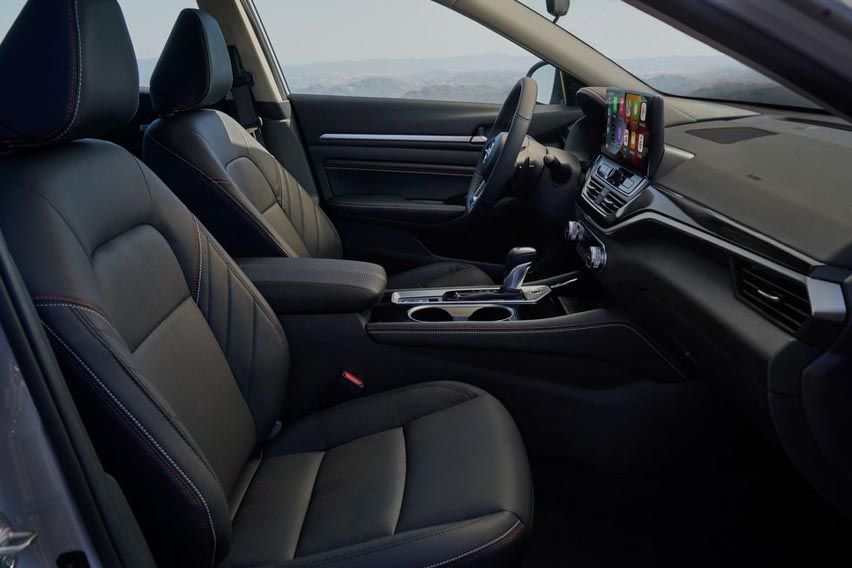 2023 Nissan Altima: Interior features