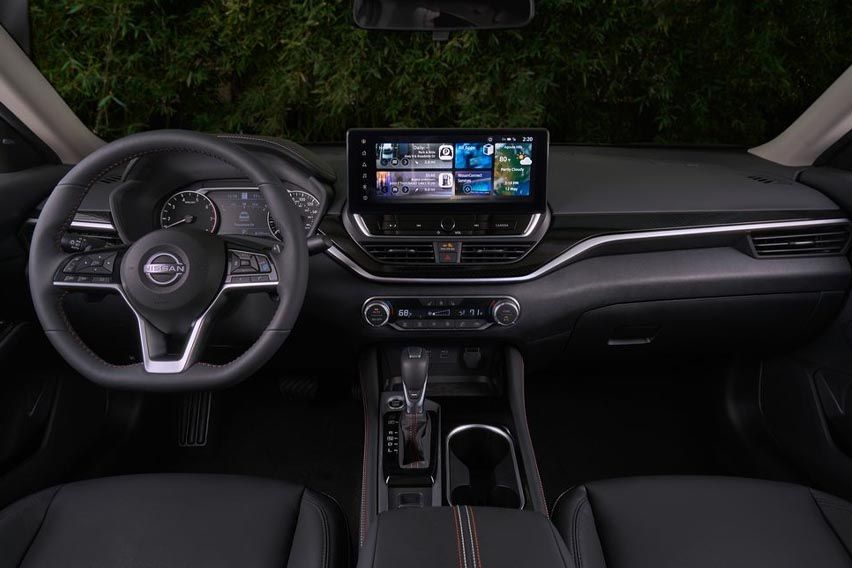 2023 Nissan Altima: Interior