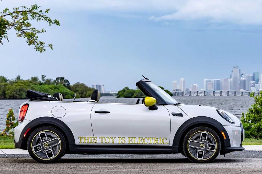 new Mini Cooper SE Convertible dimensions