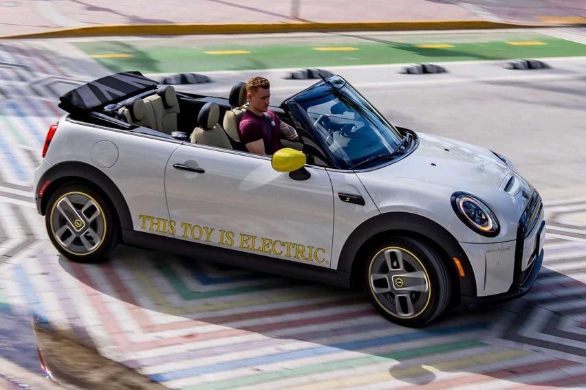 new Mini Cooper SE Convertible details