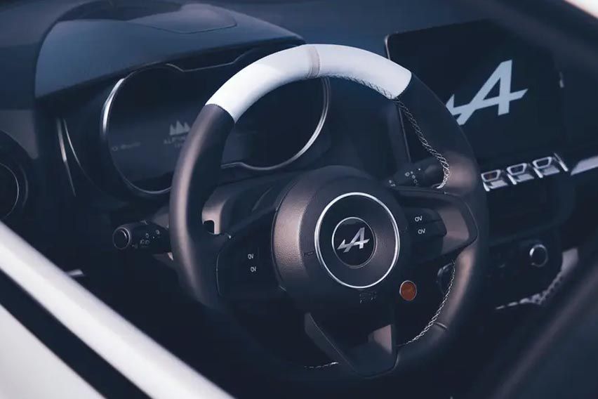 Alpine A110 E-ternite cabin features