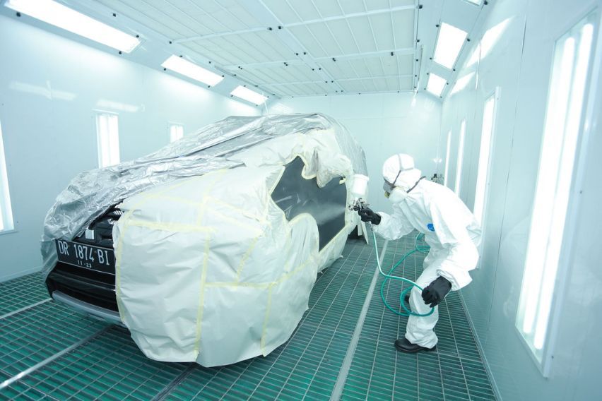 Mitsubishi body and paint