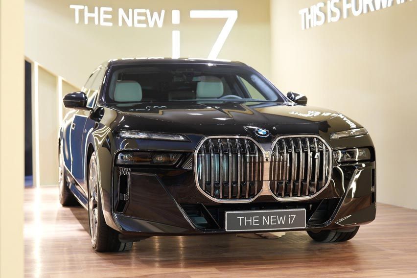 Upcoming 2023 BMW i7 previewed in Malaysia; pre-bookings open 