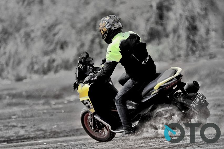 Aprilia SR-GT 200 review