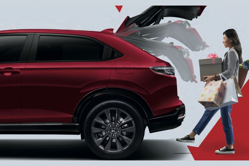 Hands-Free Power Tailgate with Walkaway Close function